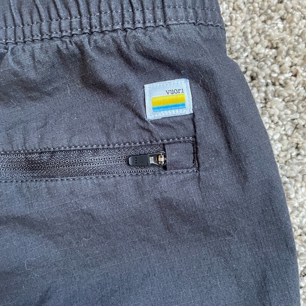 Vuori Men’s Ripstop Climber in Sz M inseam 30” in gently used condition - Picture 4 of 9